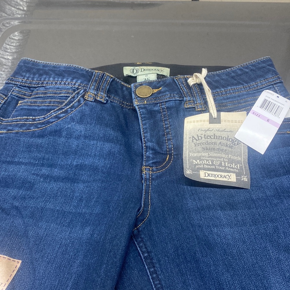 NWT - Democracy - size 6 - freedom ankle skimmer